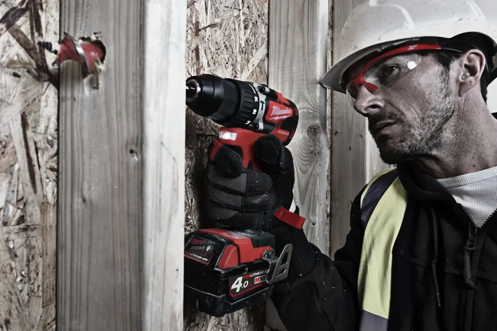Mașină de găurit cu percuție, compactă cu motor fără perii Milwaukee M18 CBLPD-422C