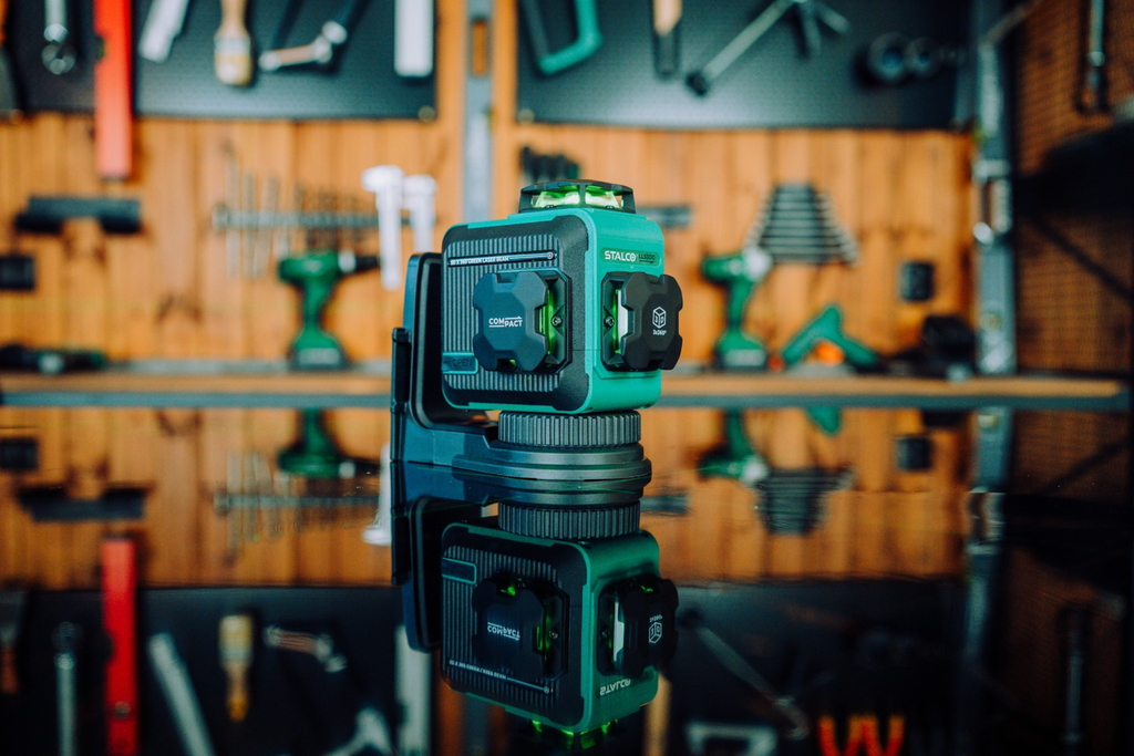 Nivelă laser în cruce 3D LLS3DG verde STALCO S058597004