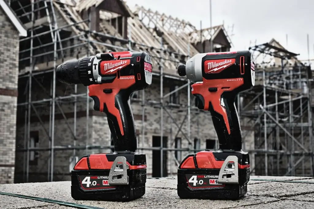 Mașină de găurit cu percuție, compactă cu motor fără perii Milwaukee M18 CBLPD-422C