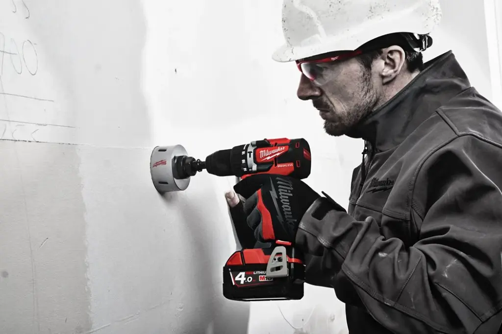 Mașină de găurit cu percuție, compactă cu motor fără perii Milwaukee M18 CBLPD-422C